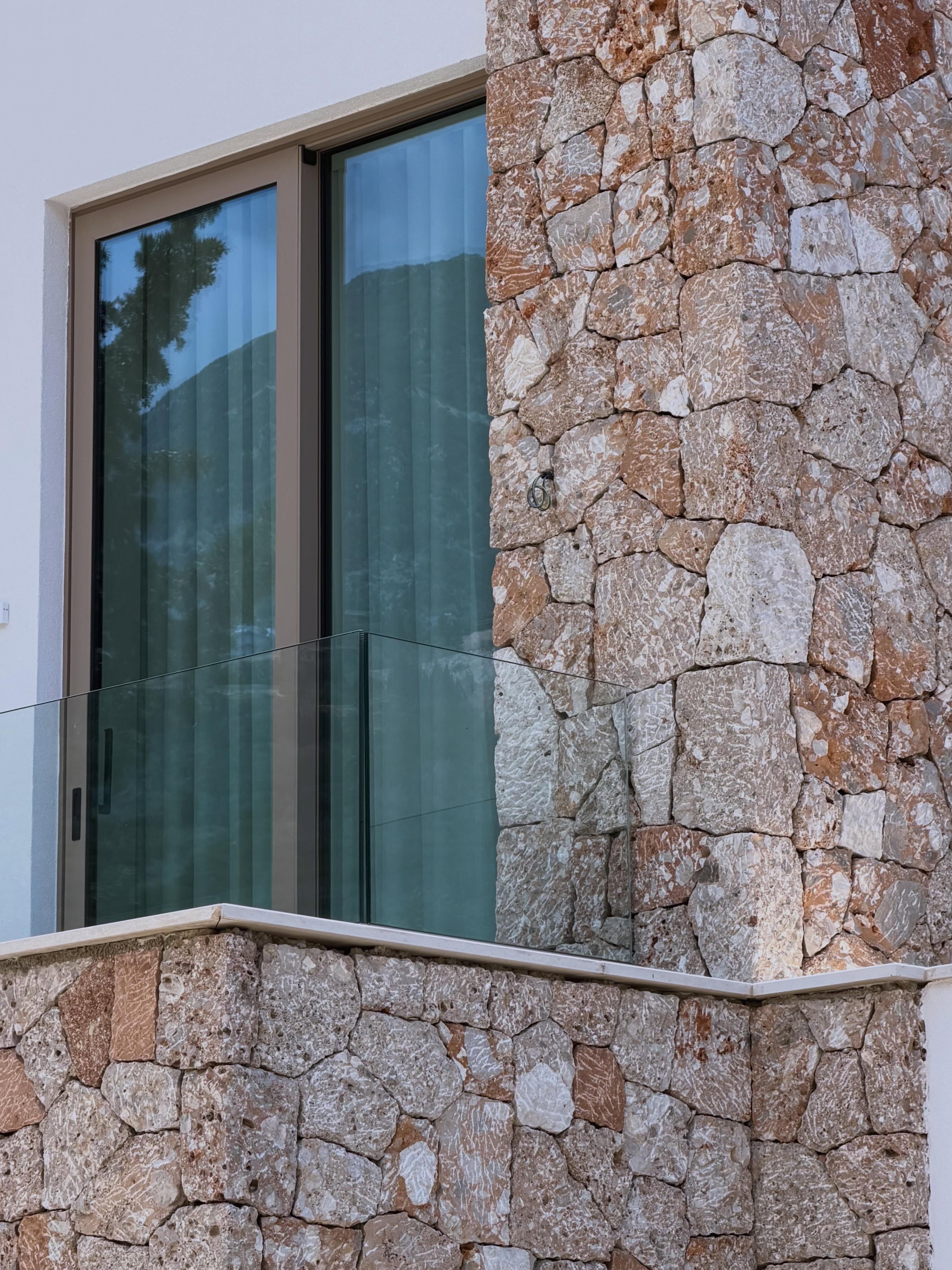 Alupasion Parapet Xhami
